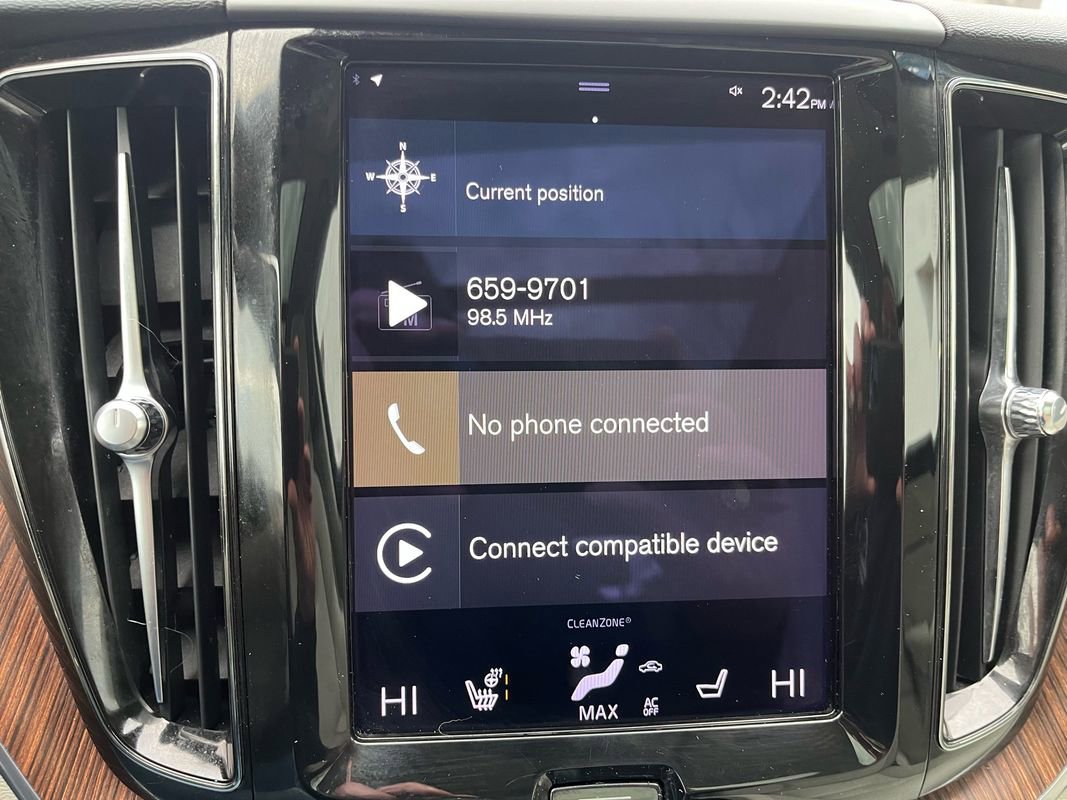 Used 2021 Volvo XC60 T5 Momentum w/ Protection Package AWD/4WD image 9