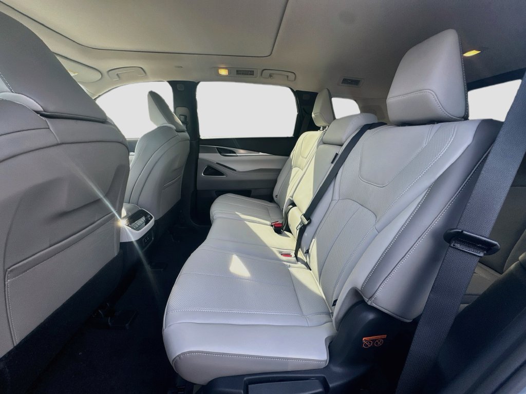 New 2027 INFINITI QX60 Luxe w/ Cargo Package FWD image 26