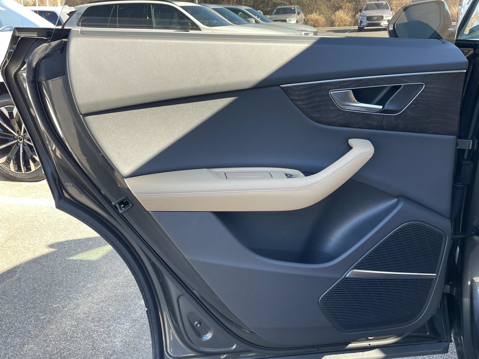Used 2025 Audi Q8 Prestige w/ Prestige Package image 11