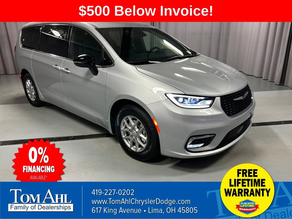 New 2026 Chrysler Pacifica Select