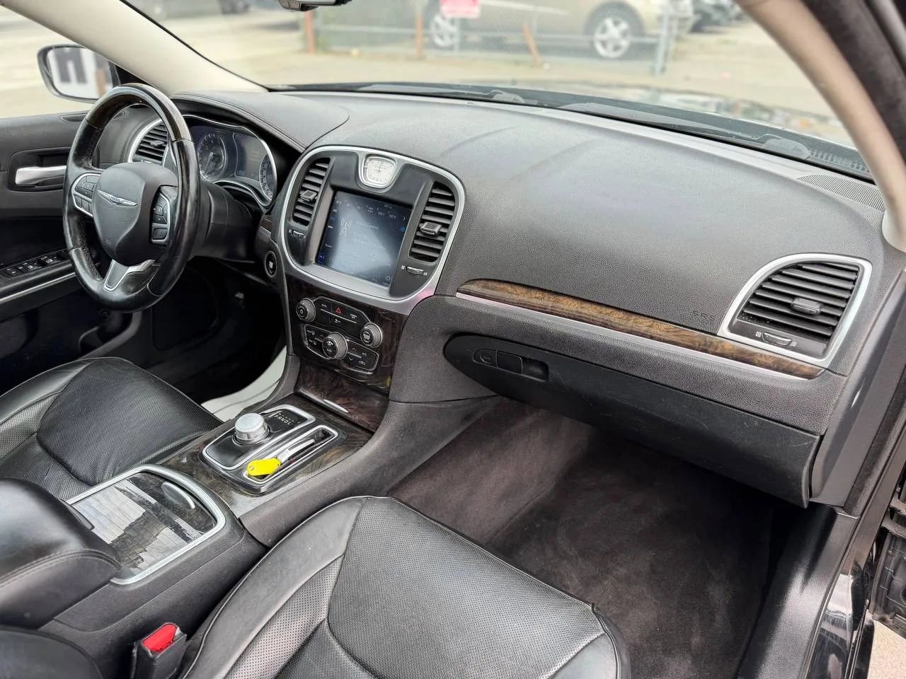 Used 2018 Chrysler 300 Limited RWD image 37