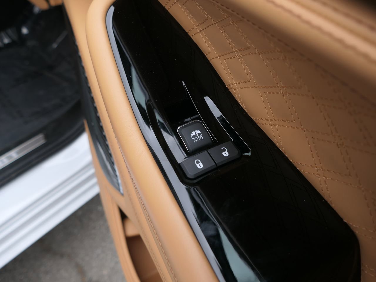 Used 2023 Jeep Grand Cherokee L Summit AWD/4WD image 25