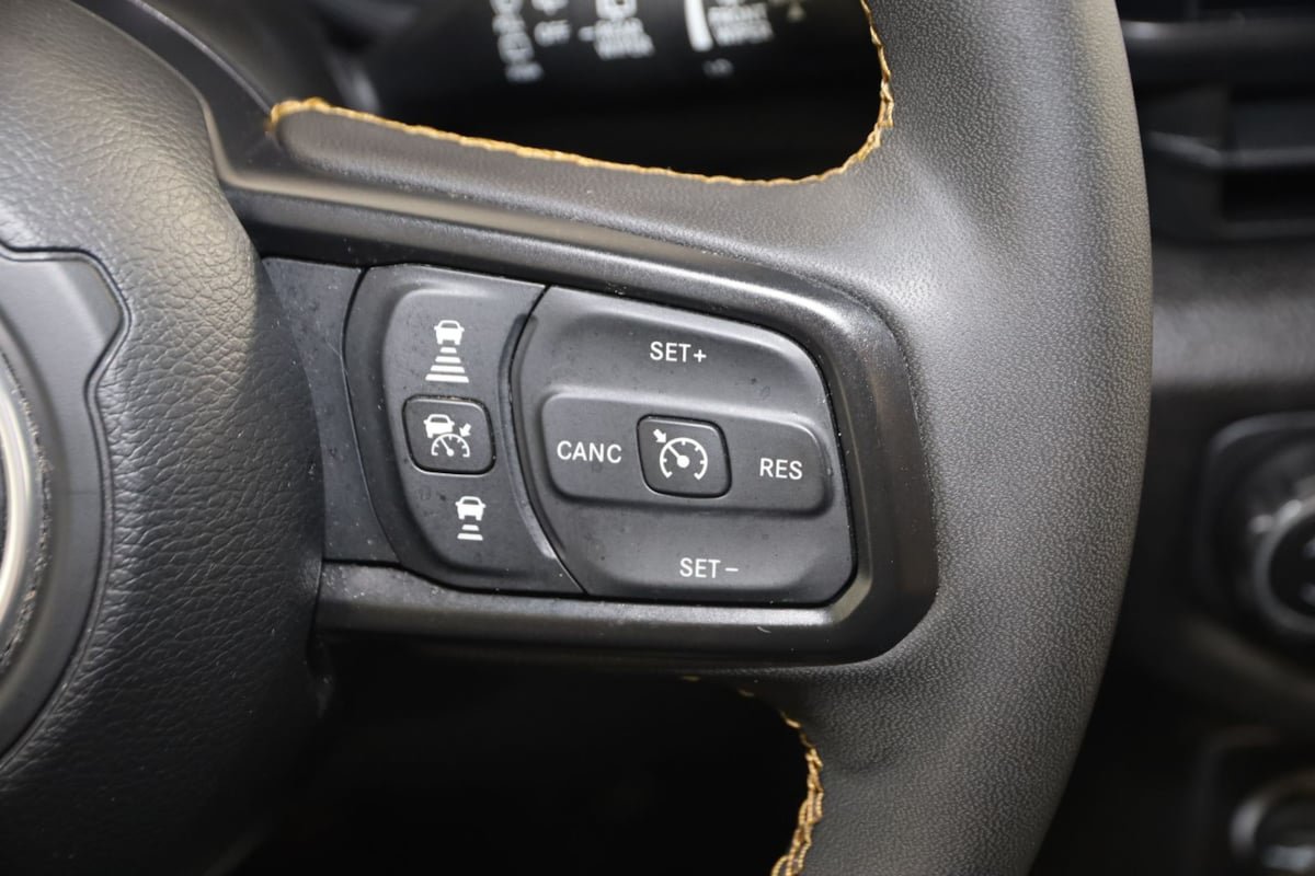 Used 2024 Jeep Wrangler Unlimited w/ Convenience Group AWD/4WD image 30