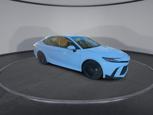 Used 2025 Toyota Camry SE image 3