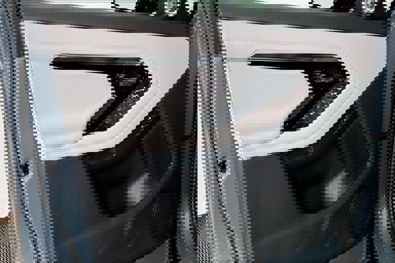 Used 2020 Land Rover Range Rover Evoque First Edition image 21