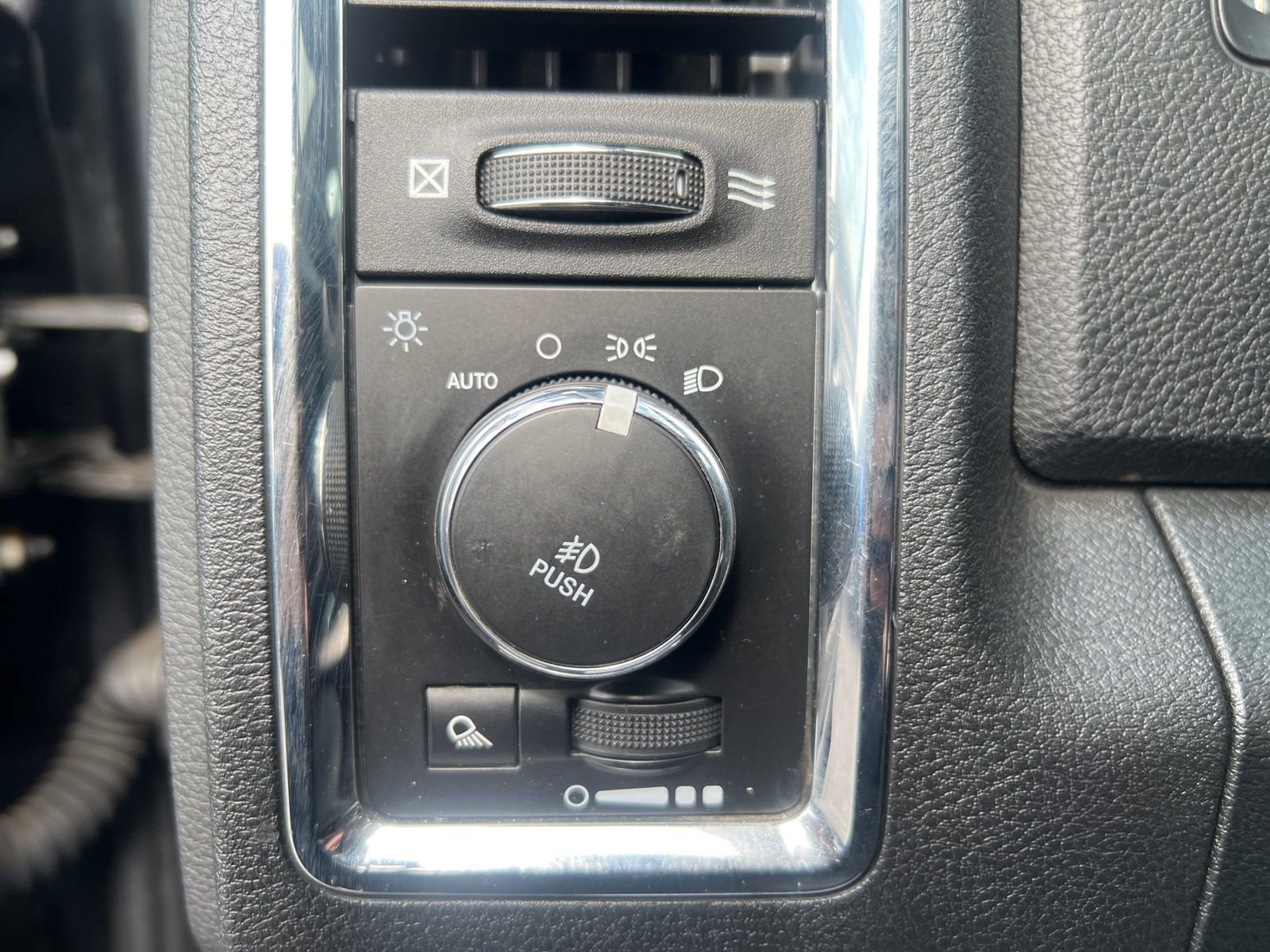 Used 2018 RAM 3500 Laramie image 11