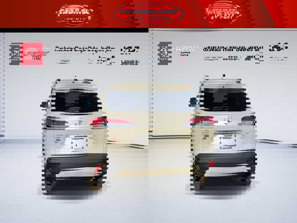 Used 2025 Toyota Corolla Cross LE image 7