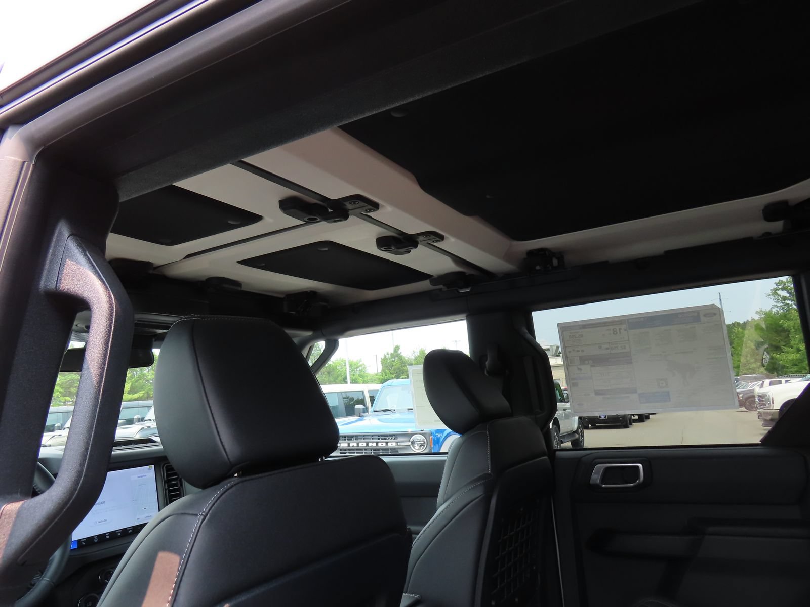 New 2026 Ford Bronco Big Bend w/ Black Diamond Package AWD/4WD image 16