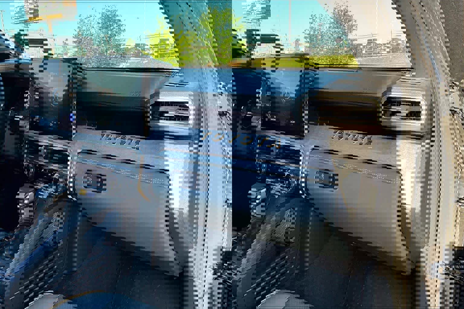 Used 2025 Toyota 4Runner Trailhunter image 17