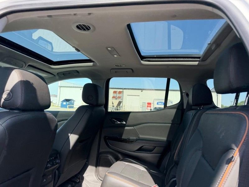 Used 2023 GMC Acadia AT4 w/ Technology Package AWD/4WD image 10