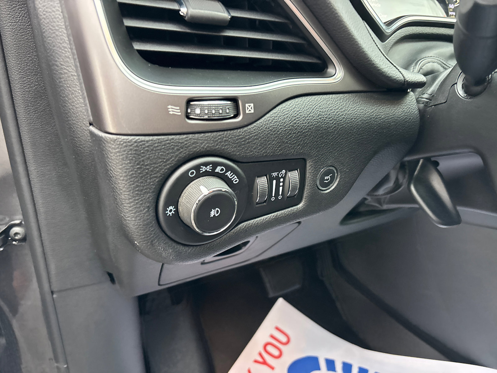 Used 2021 Jeep Cherokee Latitude Lux w/ Sun & Sound Group image 14