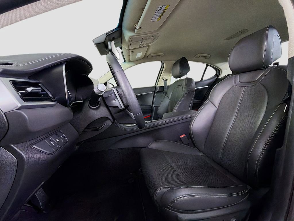 Used 2026 Genesis G70 2.5T image 13