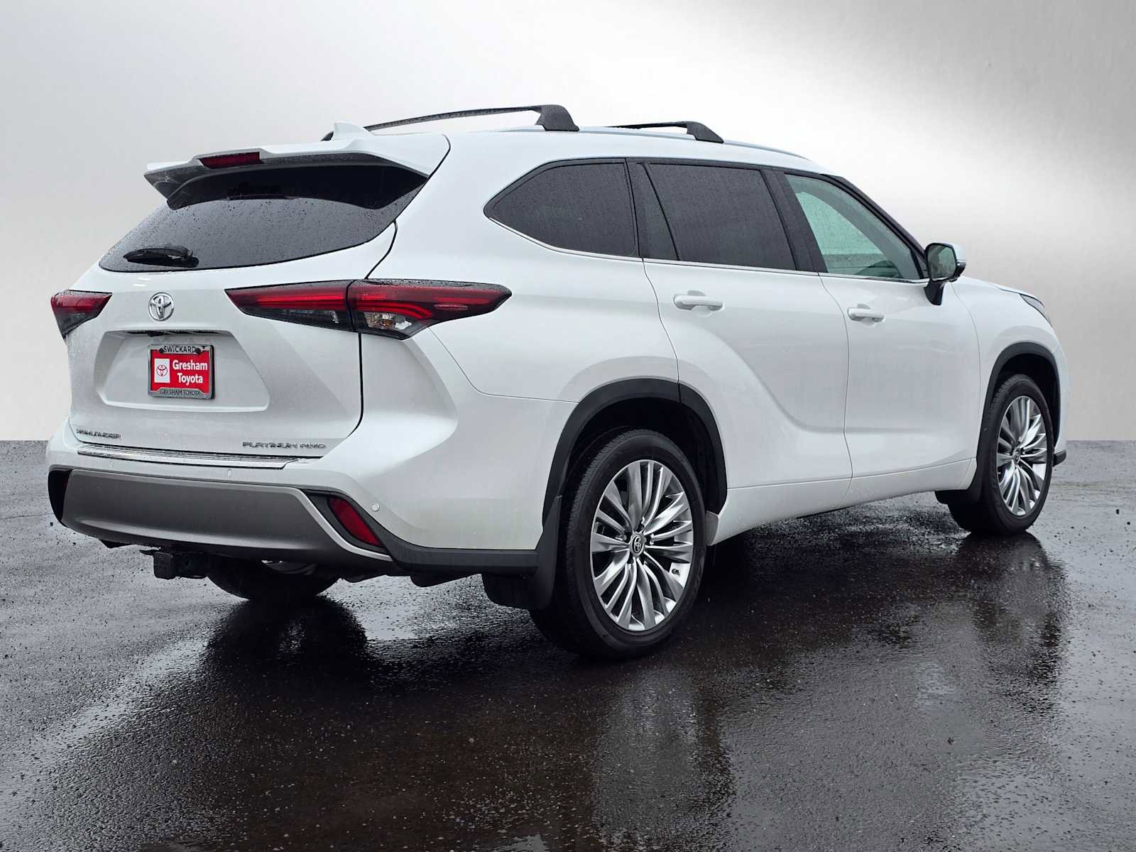 Used 2024 Toyota Highlander Platinum AWD/4WD image 3