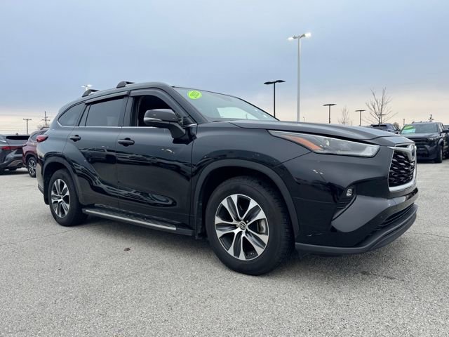 Used 2023 Toyota Highlander XLE image 8