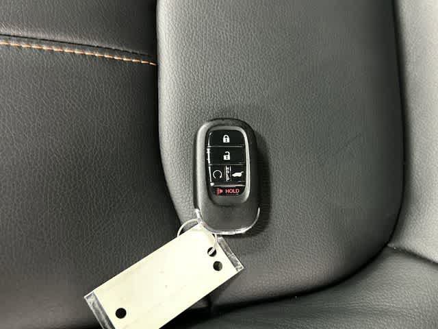 Used 2025 Honda Pilot TrailSport image 32