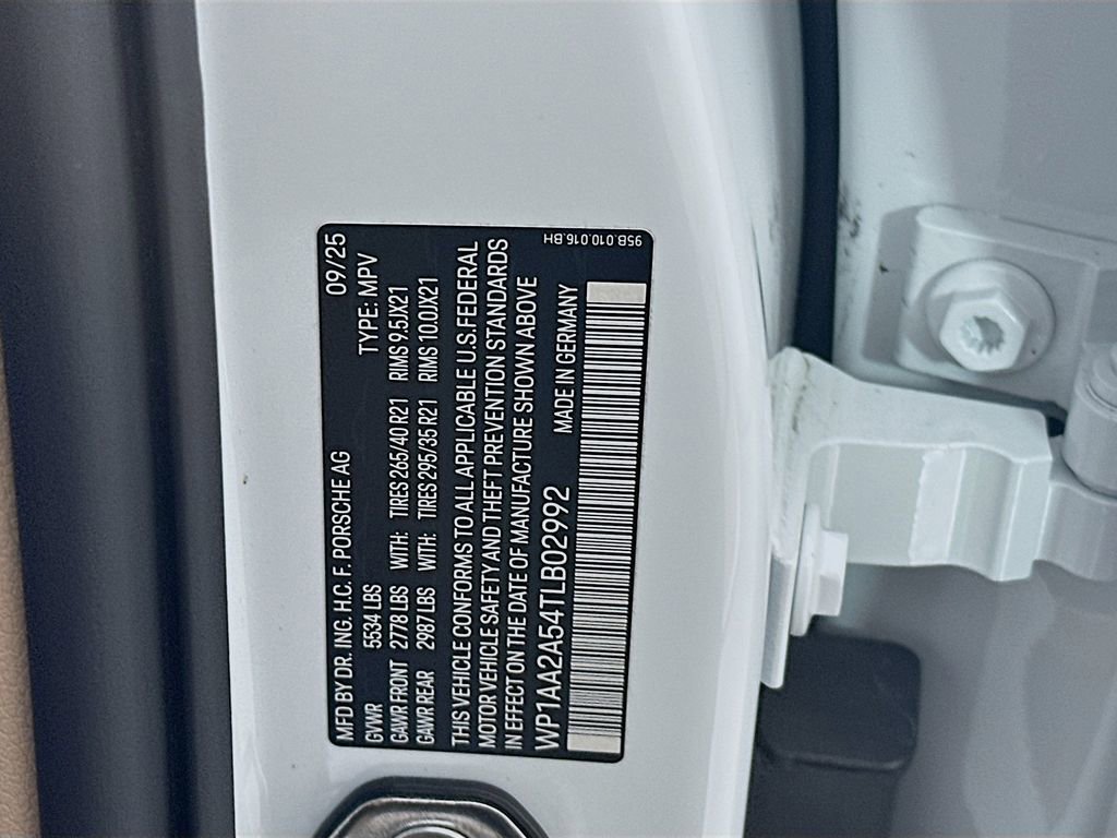 Certified 2026 Porsche Macan image 34