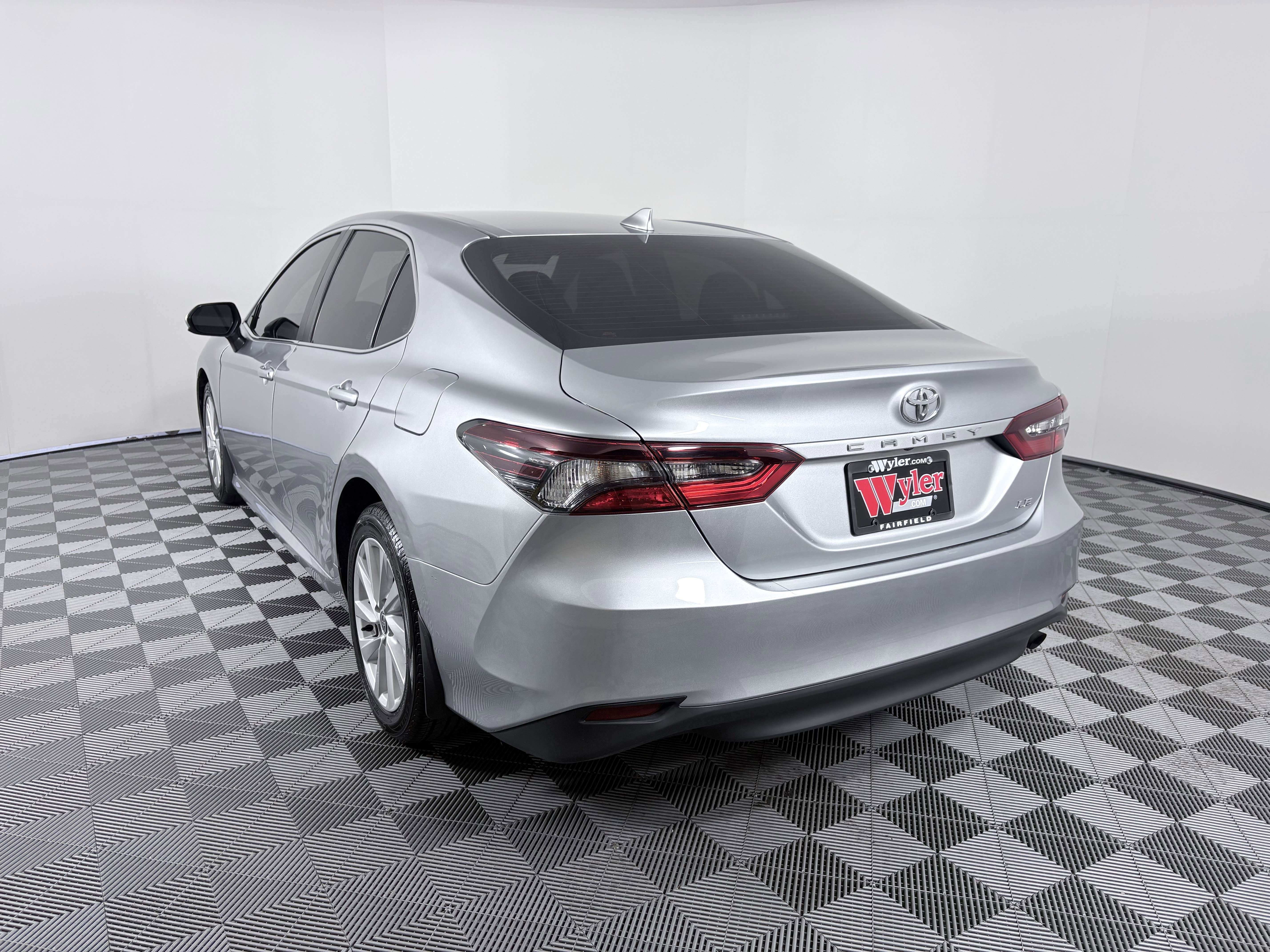 Used 2022 Toyota Camry LE image 5