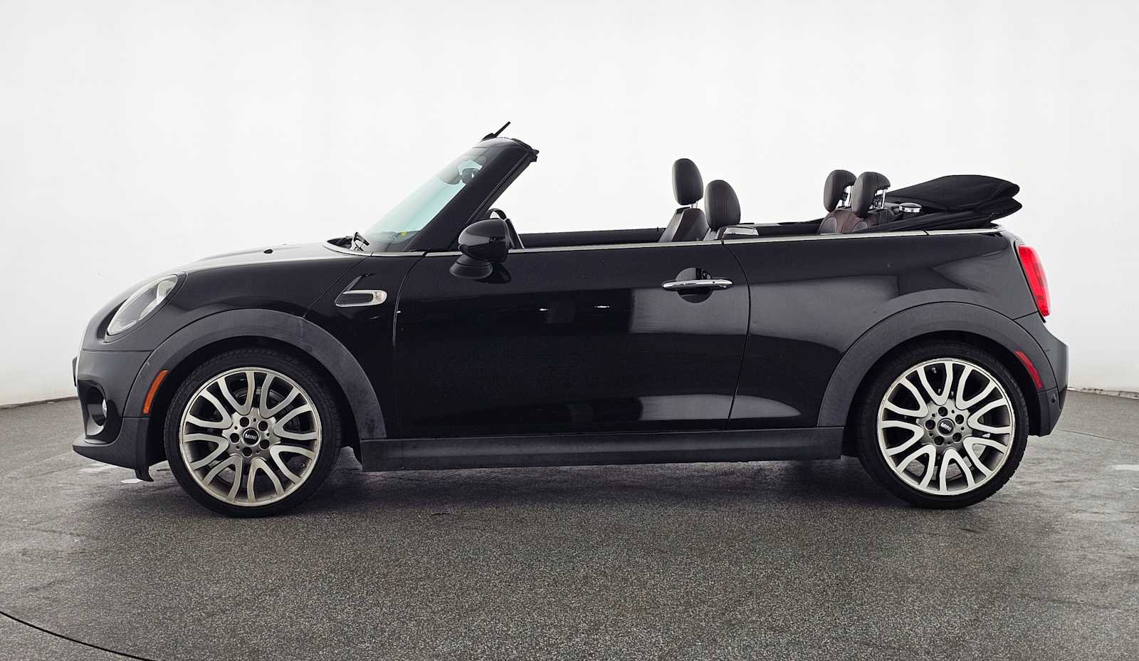 Used 2017 MINI Cooper Convertible image 30