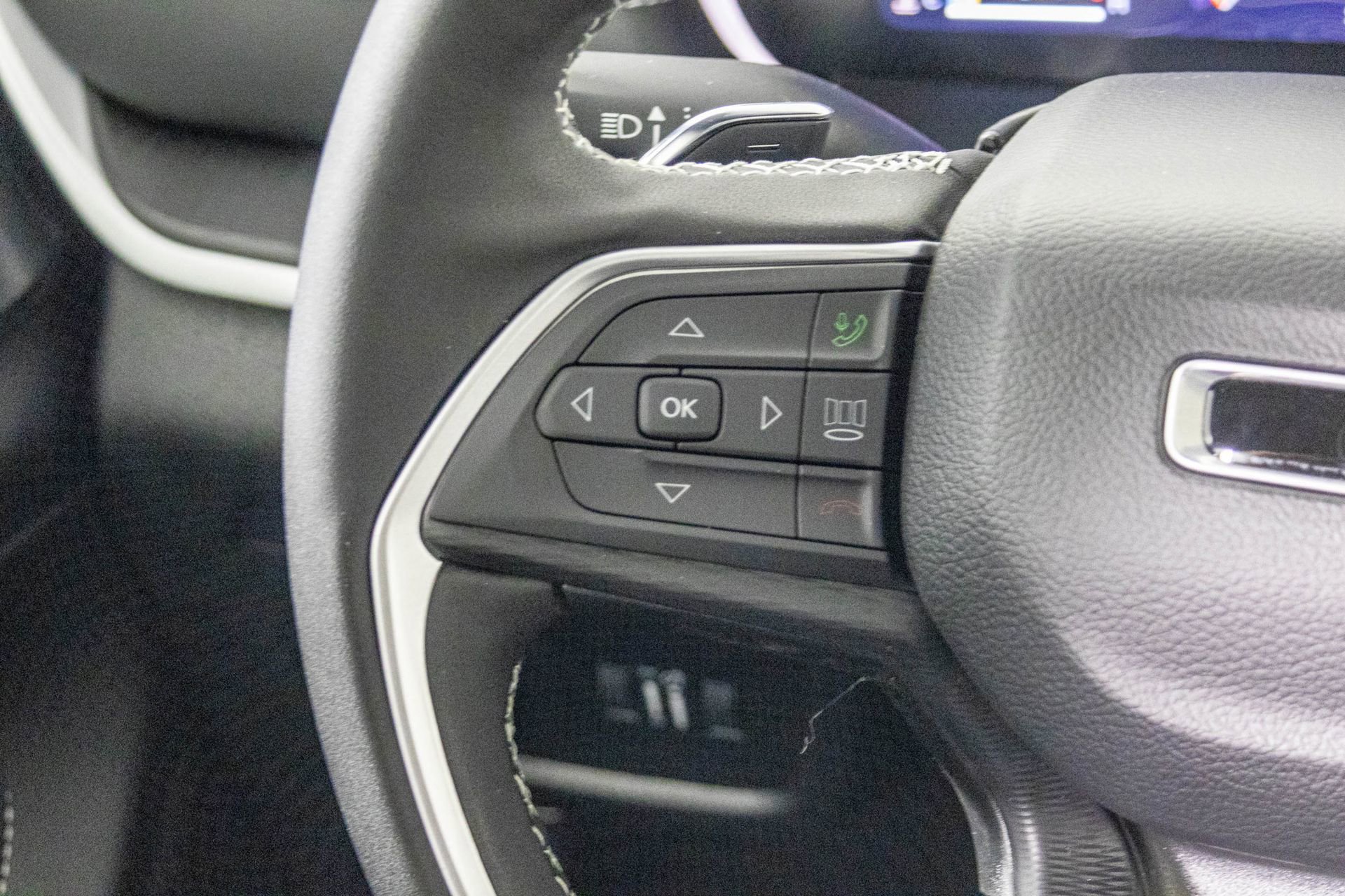 New 2025 Jeep Grand Cherokee Altitude image 31