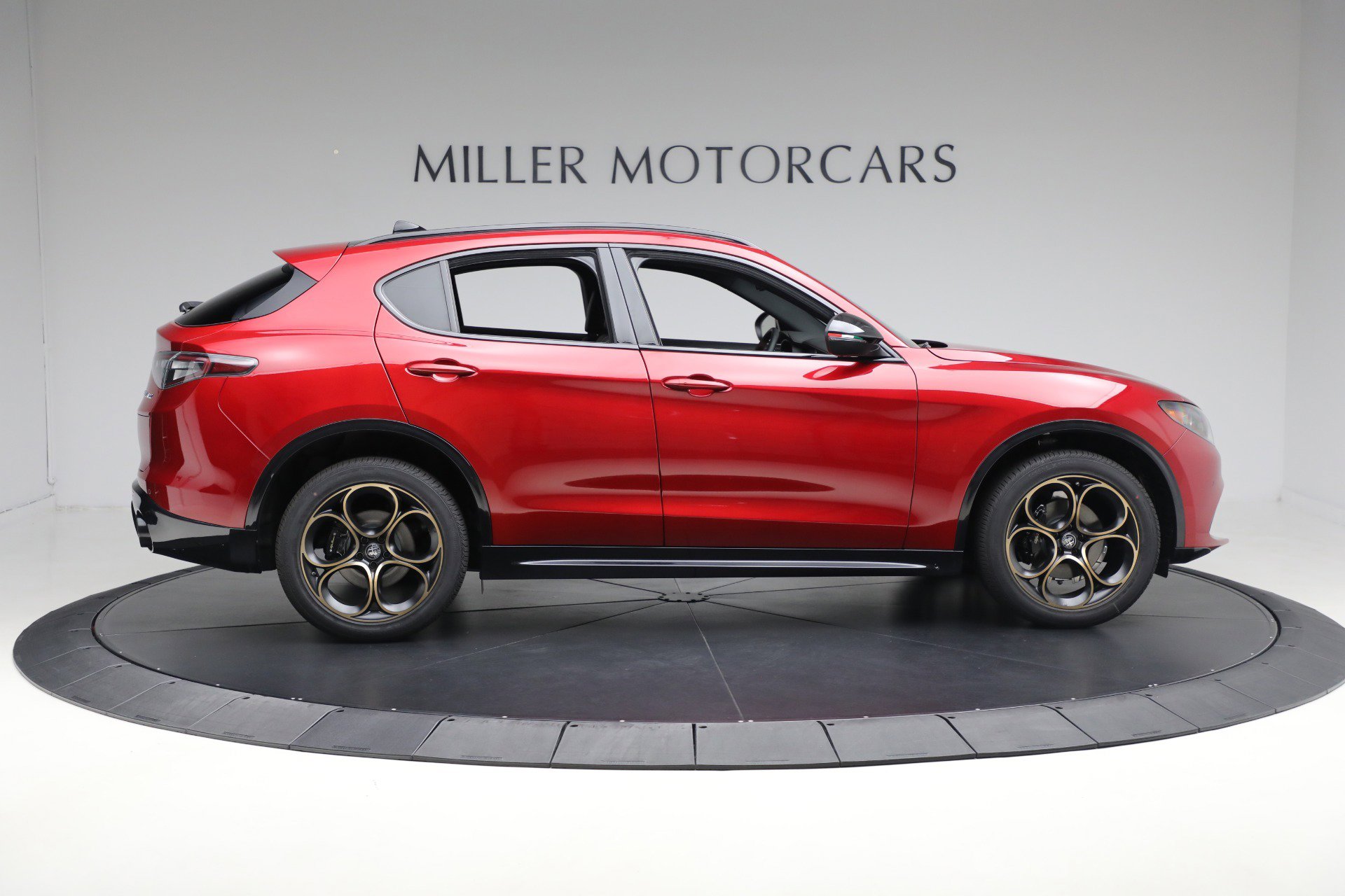 New 2025 Alfa Romeo Stelvio Sprint image 9