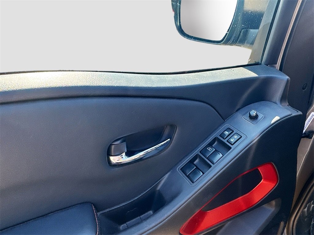 Used 2024 Nissan Frontier Pro-X image 9