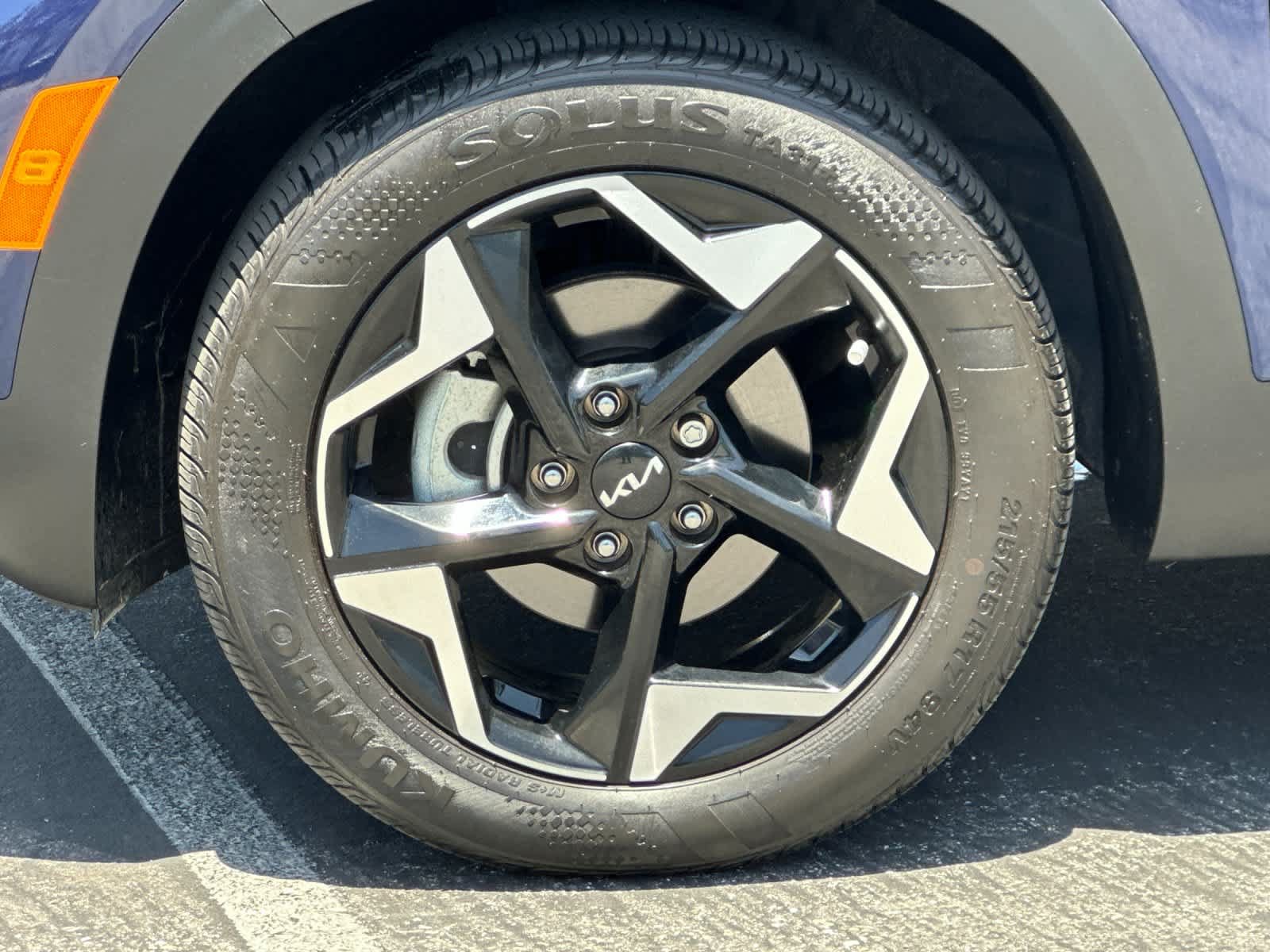 Used 2024 Kia Seltos EX FWD image 27