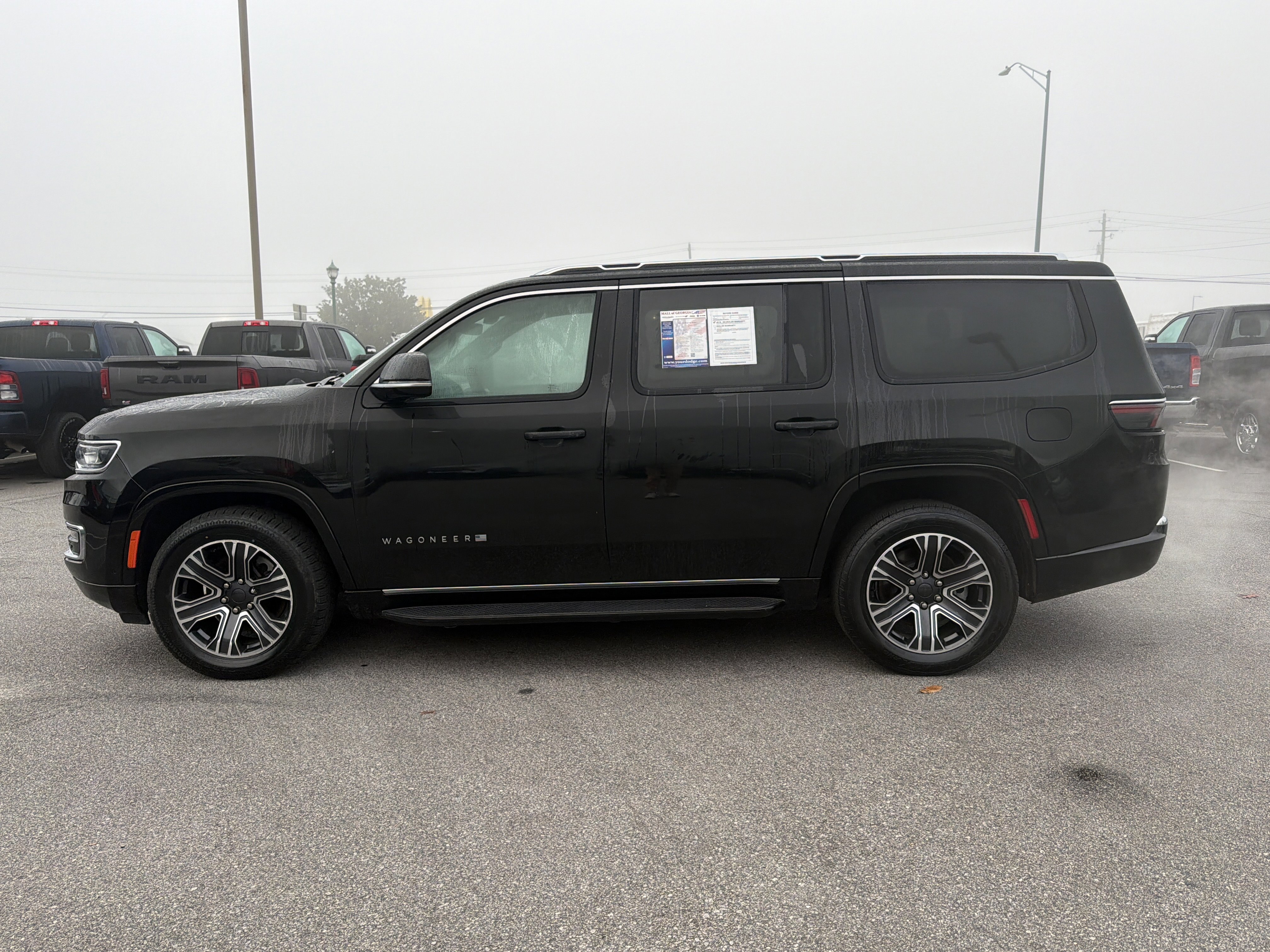 Used 2024 Jeep Wagoneer Series II w/ Flexible Seating Group image 9