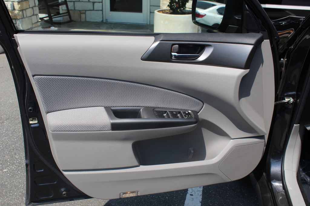 Used 2013 Subaru Forester 2.5X Premium w/ All-Weather Pkg AWD/4WD image 12