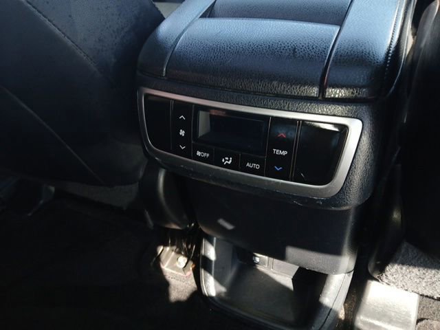 Used 2015 Toyota Highlander Limited image 26