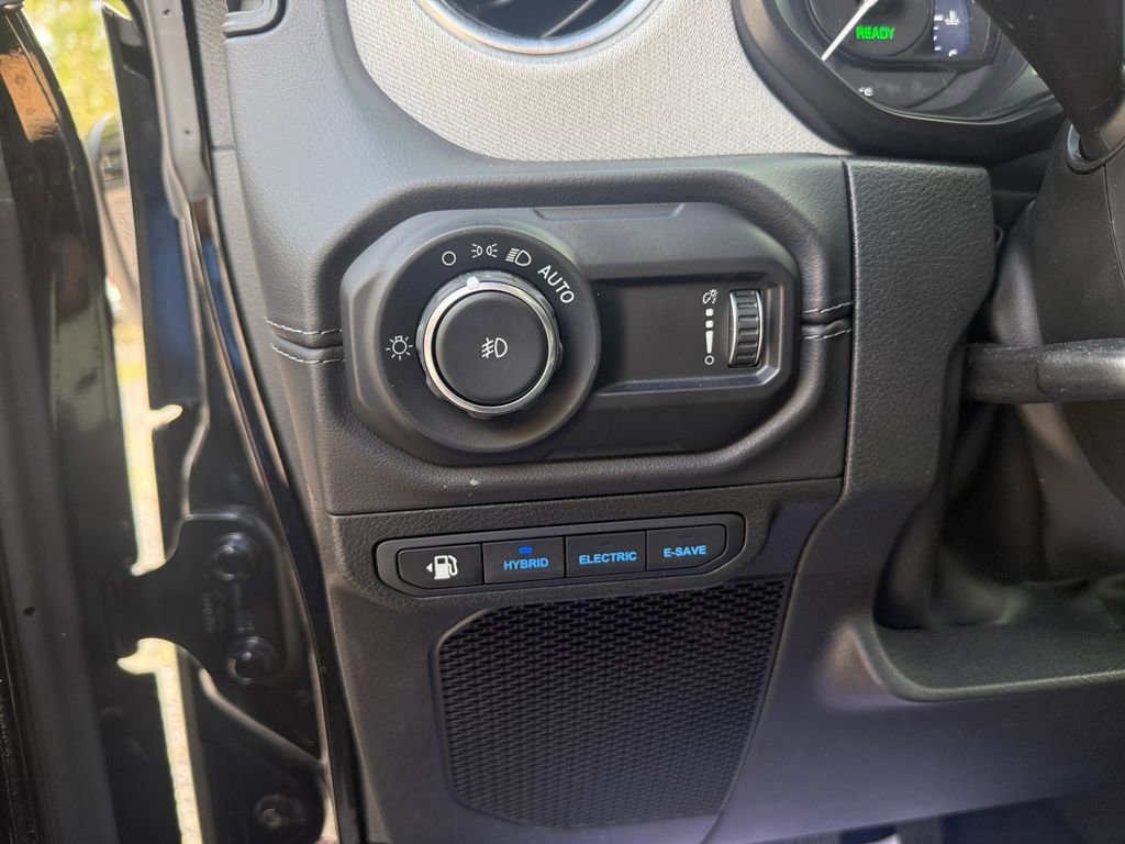 Certified 2025 Jeep Wrangler Unlimited Sahara w/ Safety Group image 18