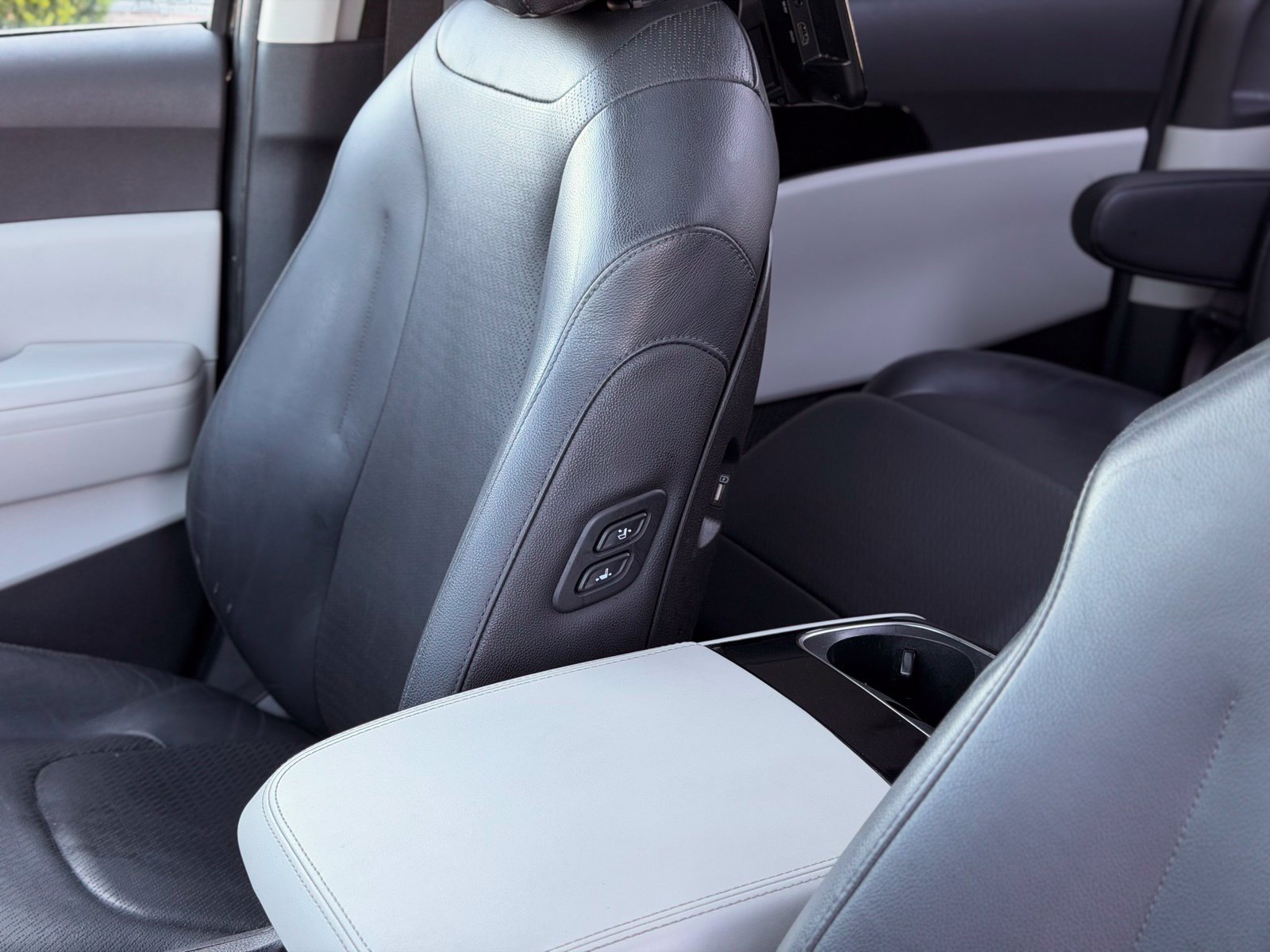Used 2022 Kia Carnival SX Prestige FWD image 23
