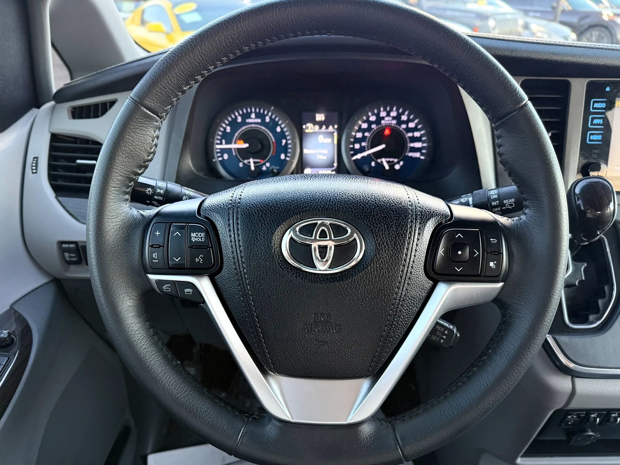 Used 2017 Toyota Sienna XLE w/ XLE Navigation Package FWD image 28