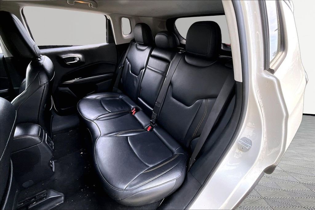 Used 2019 Jeep Compass Limited image 16