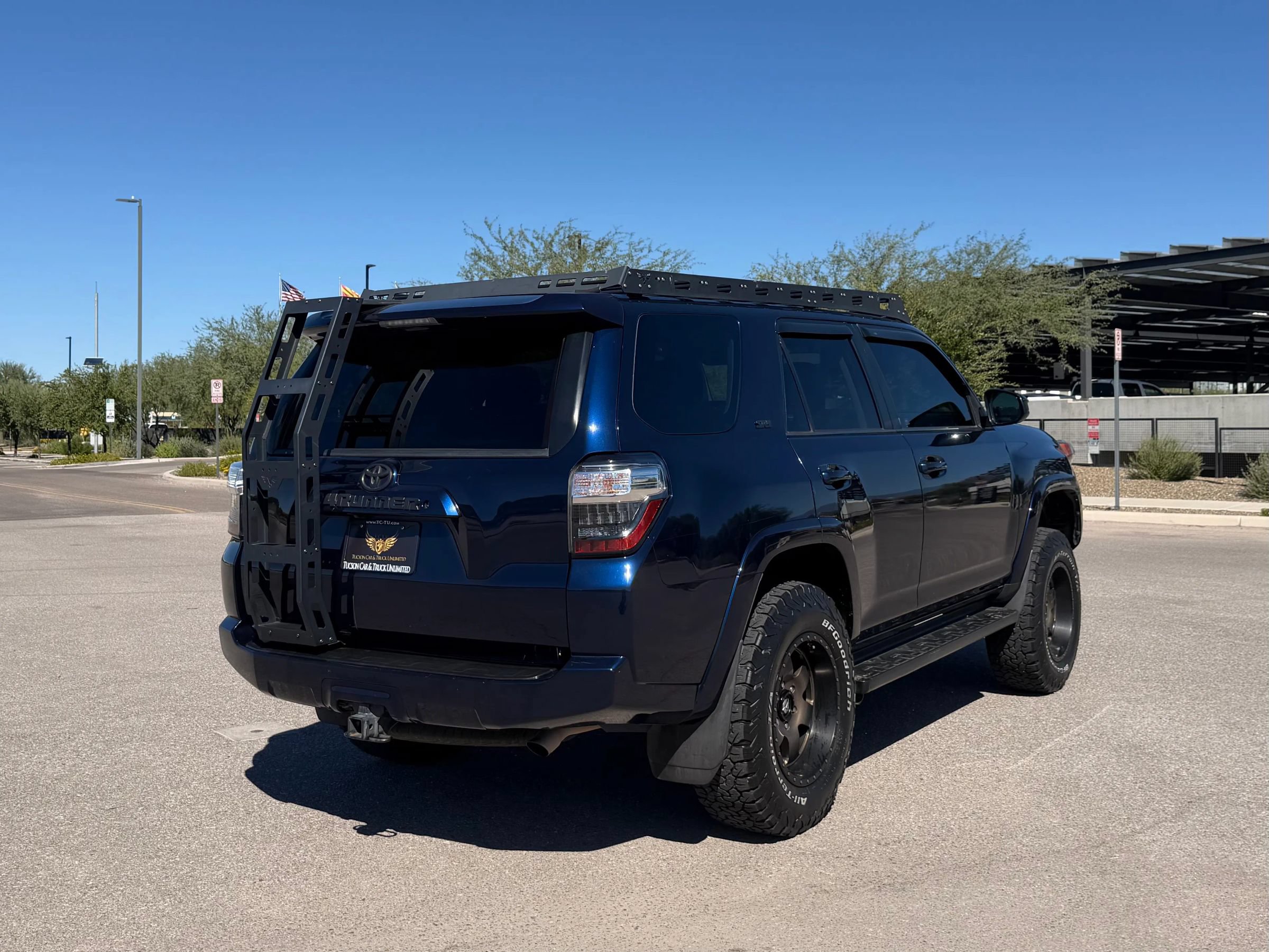 Used 2017 Toyota 4Runner SR5 AWD/4WD image 4