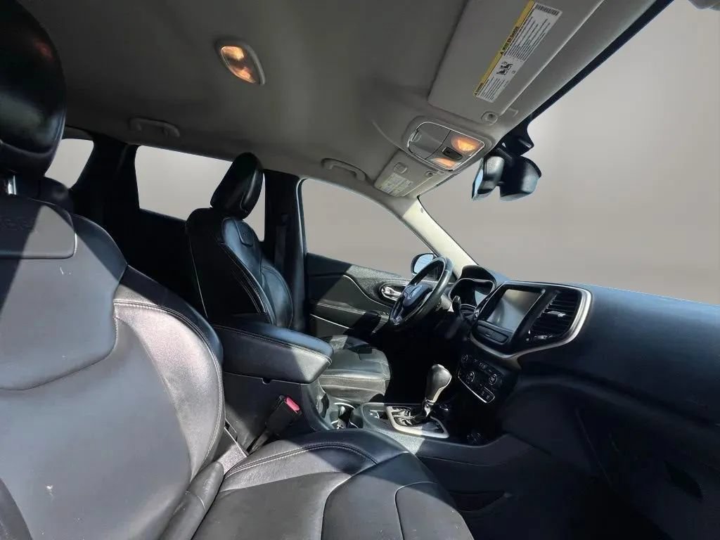 Used 2016 Jeep Cherokee Limited AWD/4WD image 14