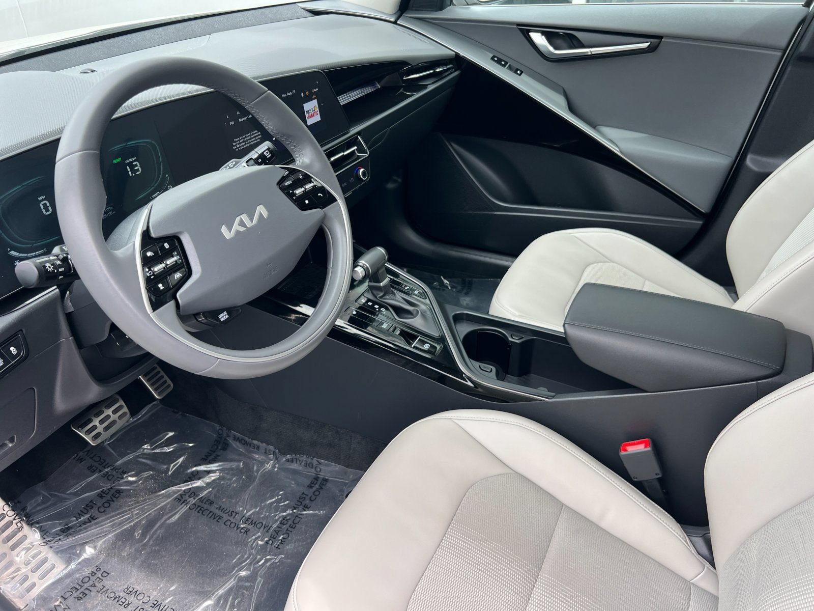 Used 2023 Kia Niro EX Touring FWD image 9