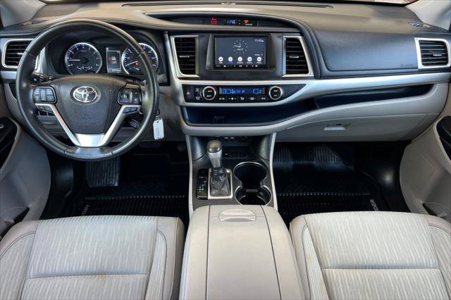 Certified 2019 Toyota Highlander Plus FWD image 3