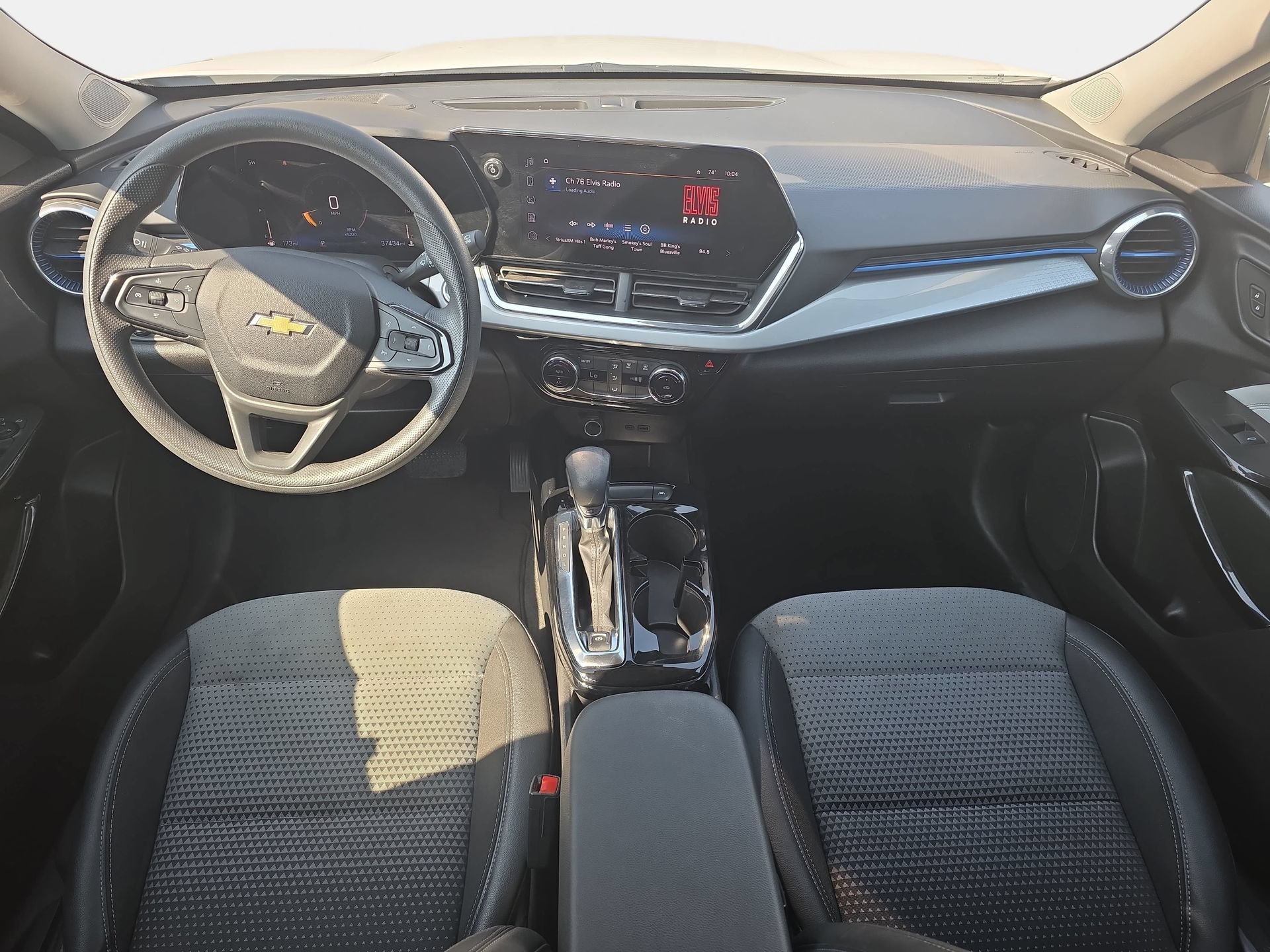 Used 2025 Chevrolet Trax LT FWD image 9