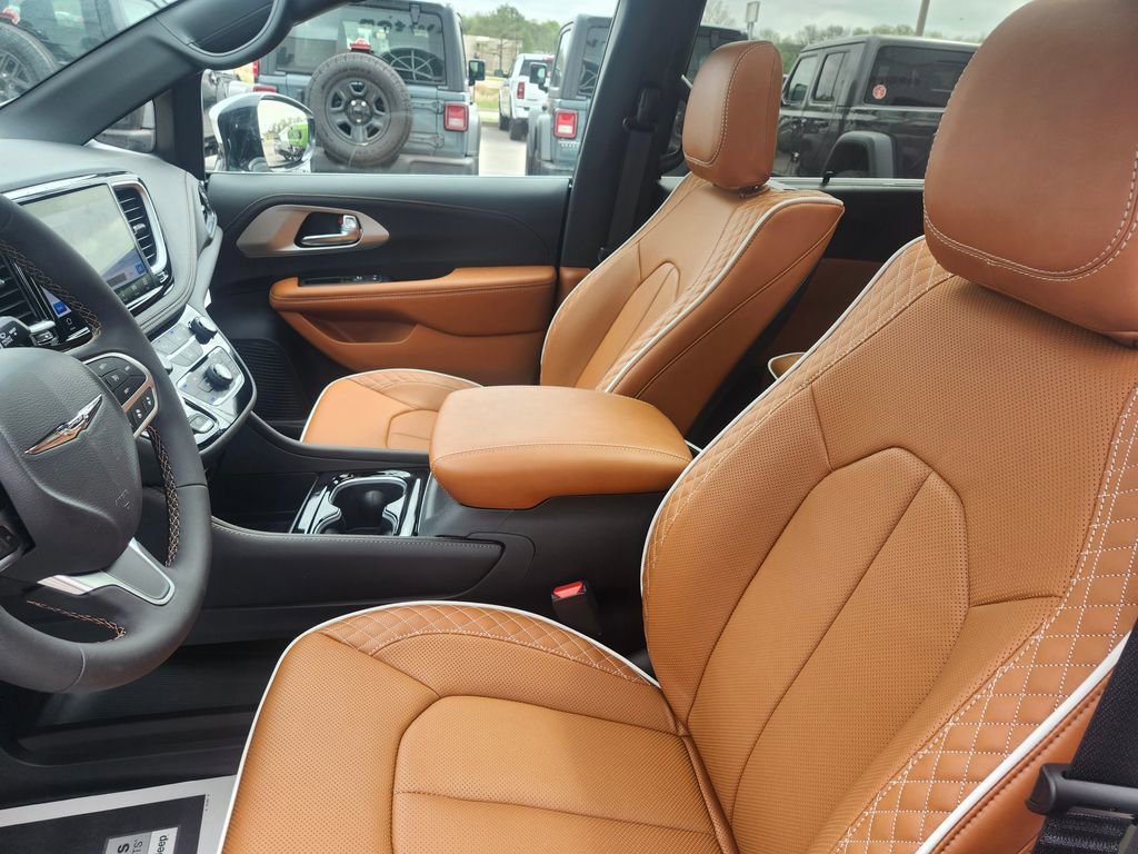 New 2026 Chrysler Pacifica Pinnacle image 25