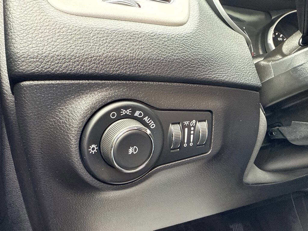 Used 2020 Jeep Compass Latitude w/ Cold Weather Group image 35