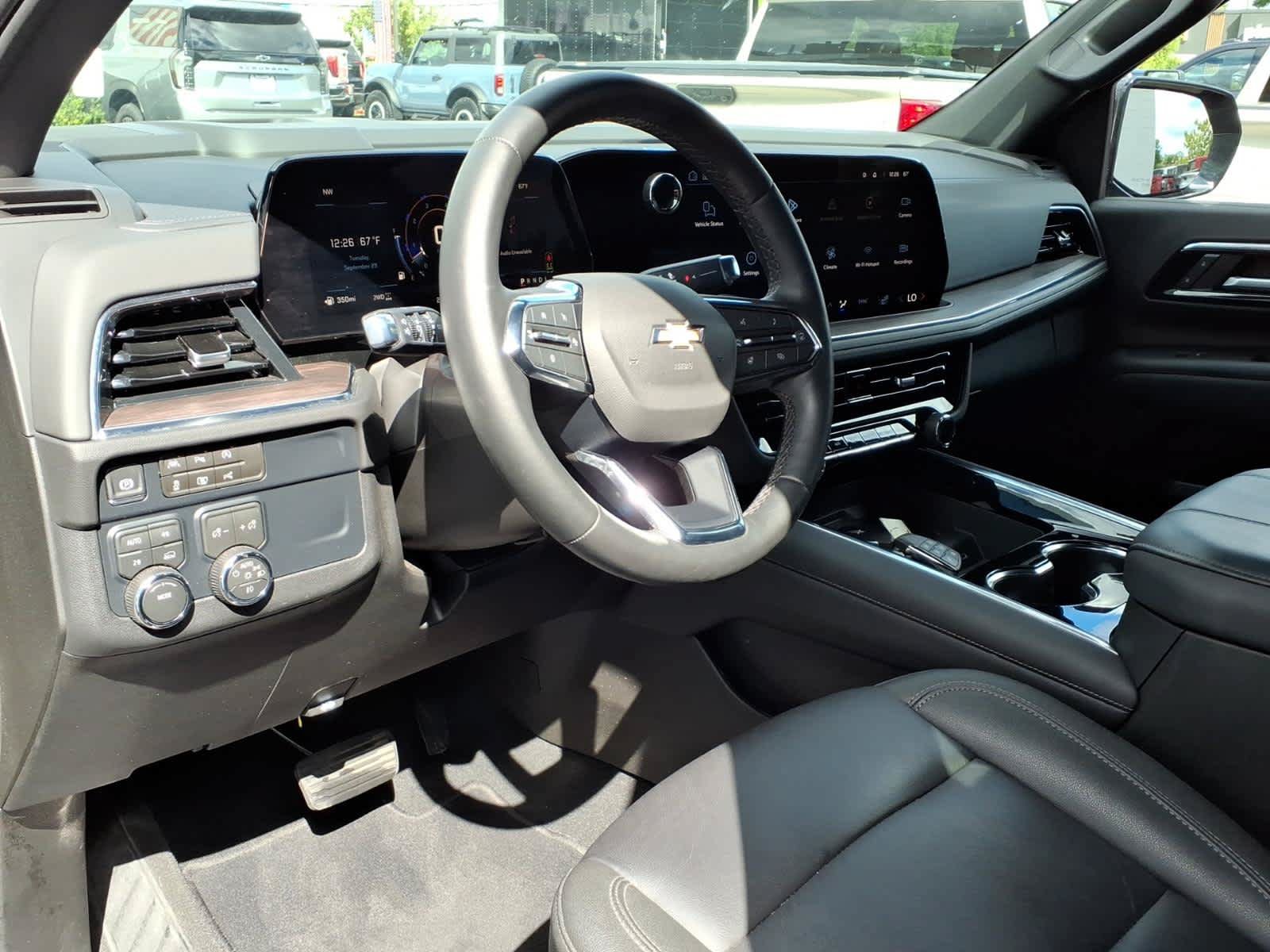 Used 2026 Chevrolet Suburban LT w/ Comfort Package AWD/4WD image 9