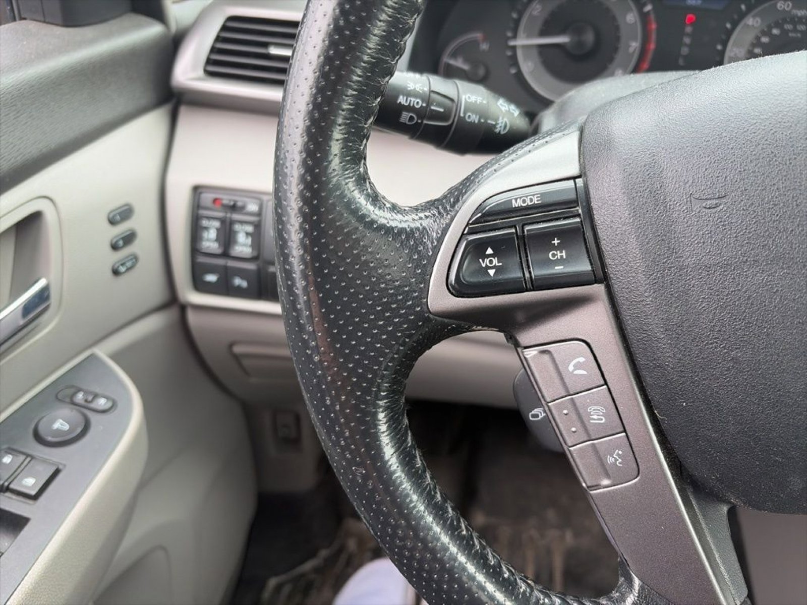 Used 2015 Honda Odyssey Touring Elite image 17