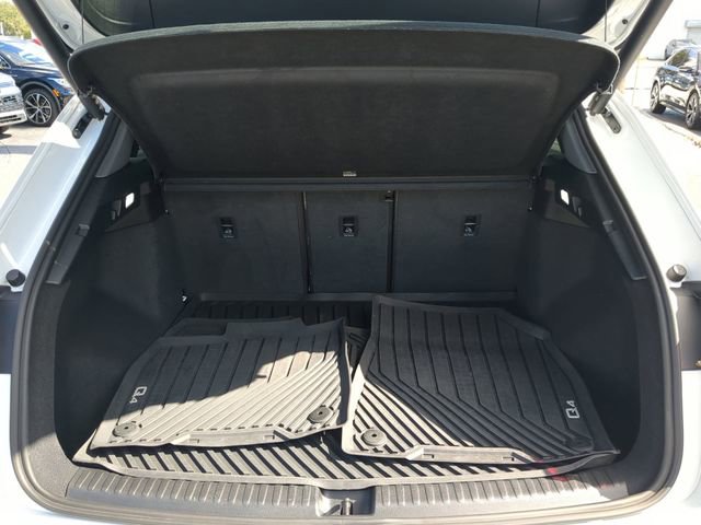 Used 2023 Audi Q4 e-tron Premium Plus w/ Premium Plus image 9