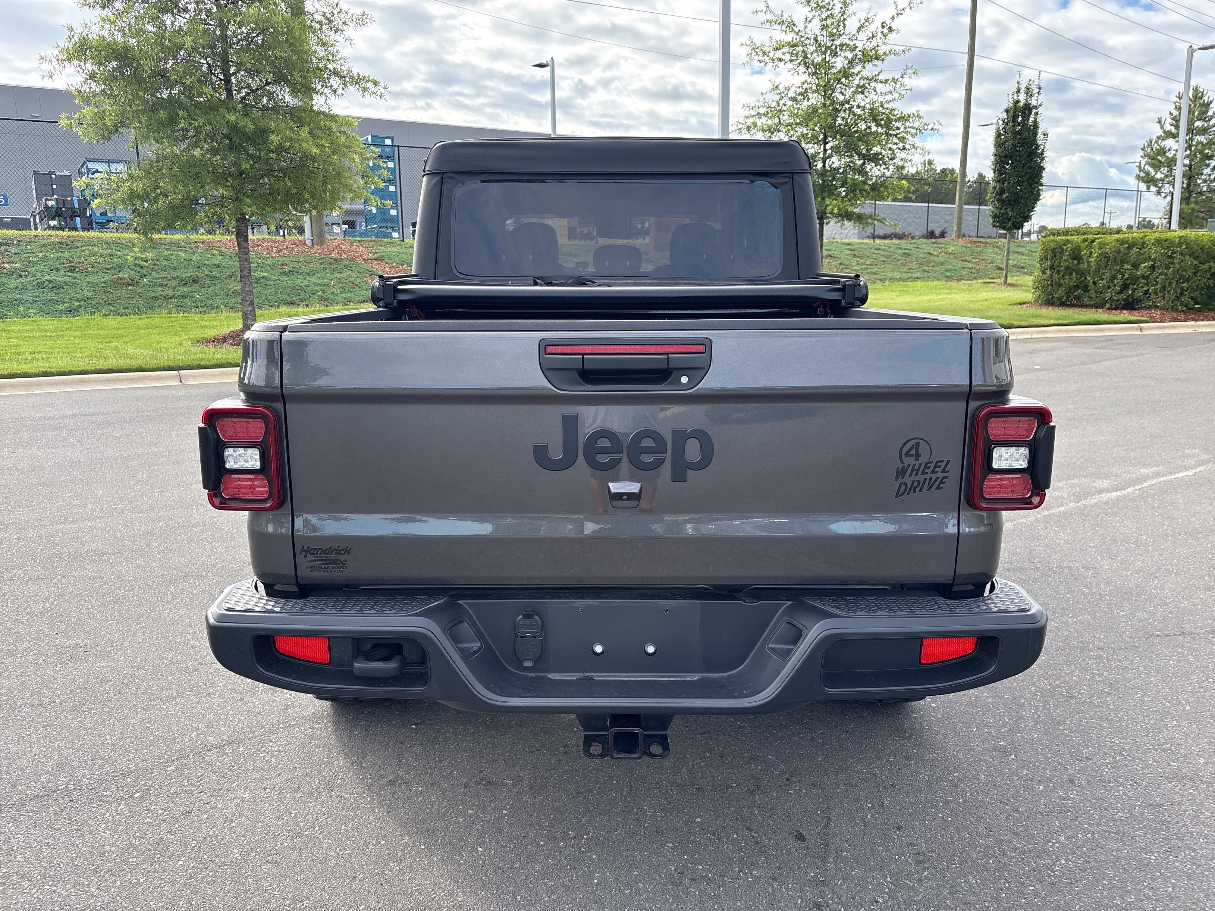 Certified 2025 Jeep Gladiator Sport AWD/4WD image 8