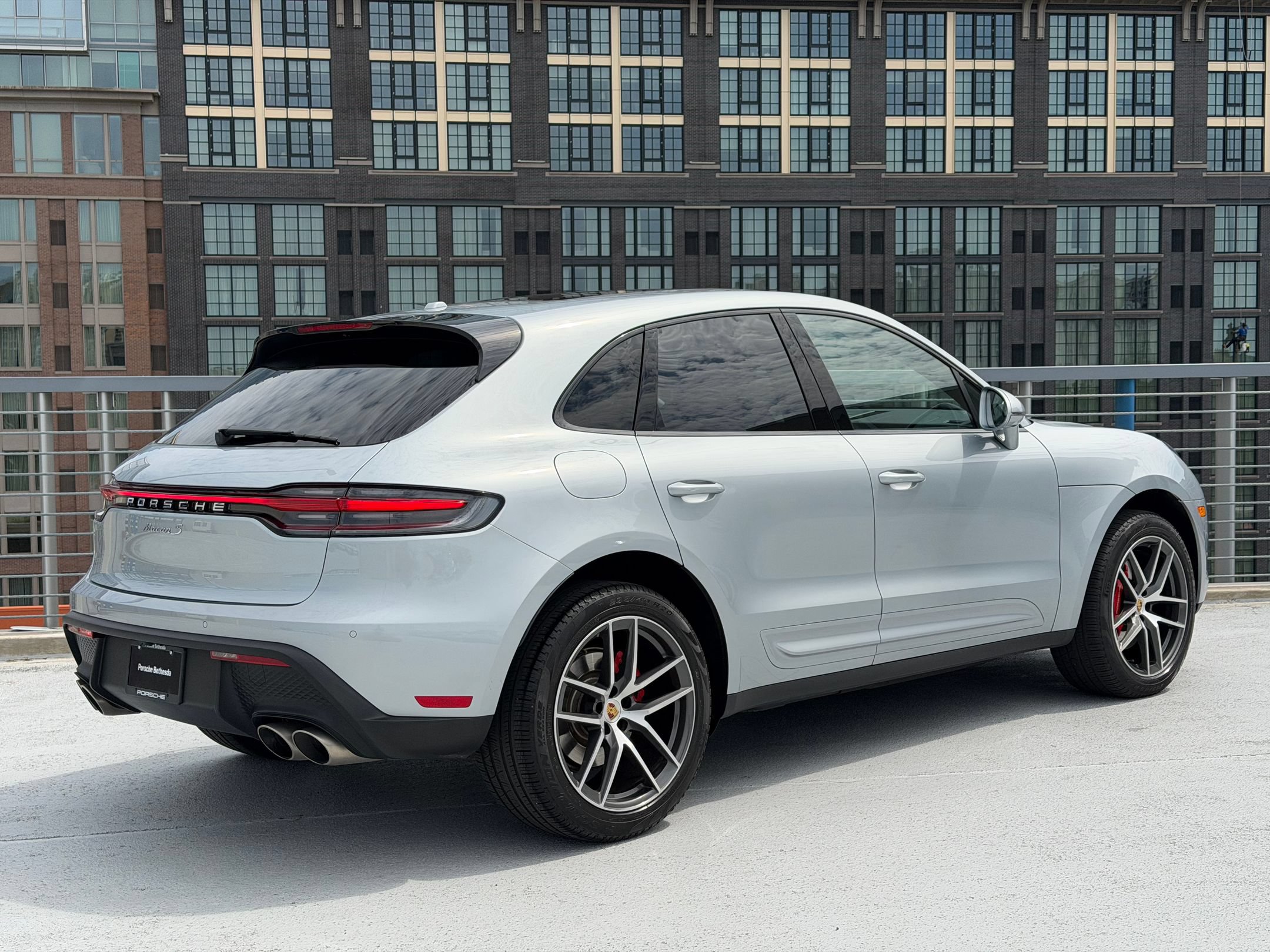 Certified 2023 Porsche Macan S AWD/4WD image 7