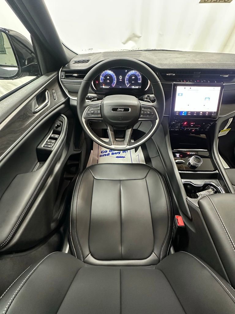 New 2025 Jeep Grand Cherokee Limited image 15