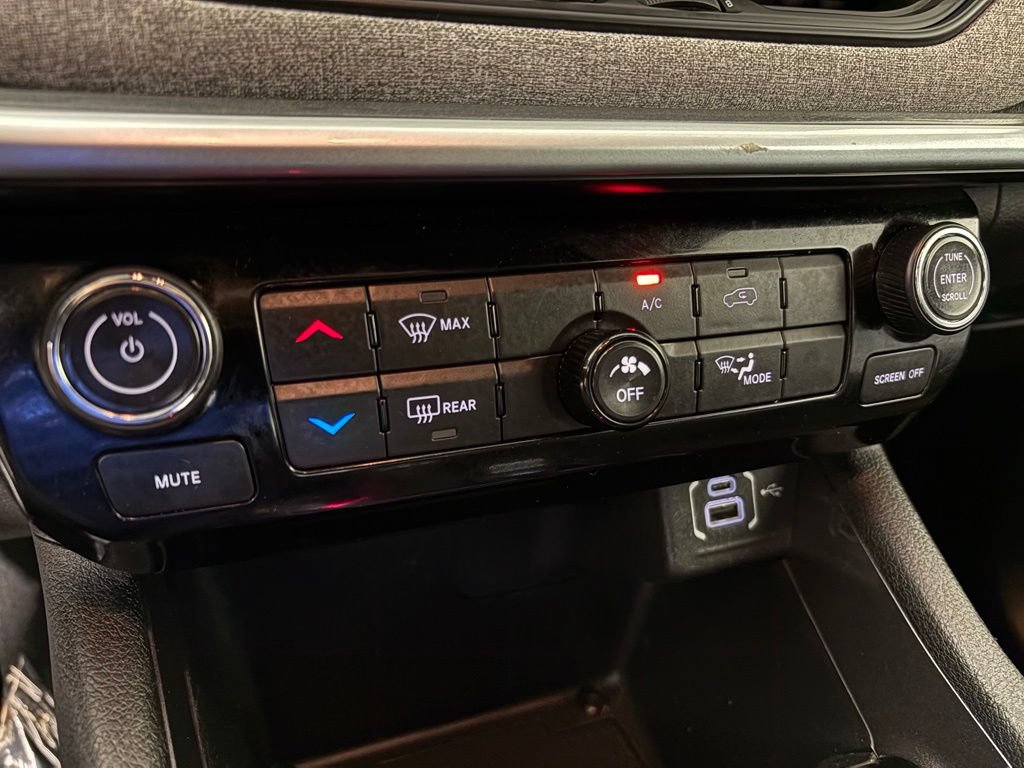 Used 2024 Jeep Compass Latitude AWD/4WD image 27