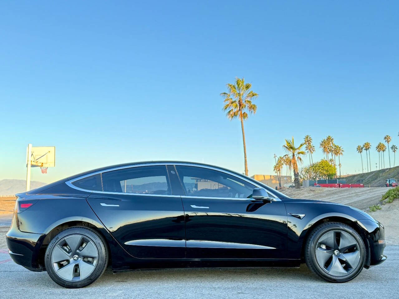 Used 2018 Tesla Model 3 Long Range RWD image 5