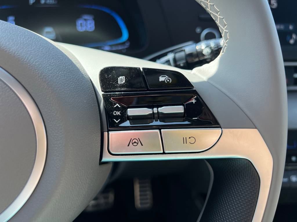 Used 2025 Hyundai Elantra Sport image 17