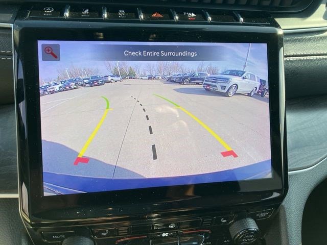 Used 2023 Jeep Grand Cherokee Limited image 18